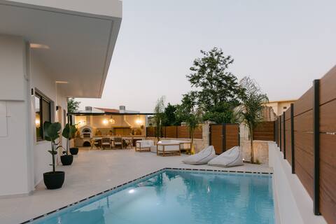 Emerald Harmony Villa with Jacuzzi & Heated Pool