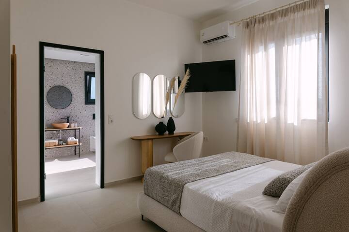 Emerald Harmony Villa • Private Pool & Jacuzzi gallery image 3