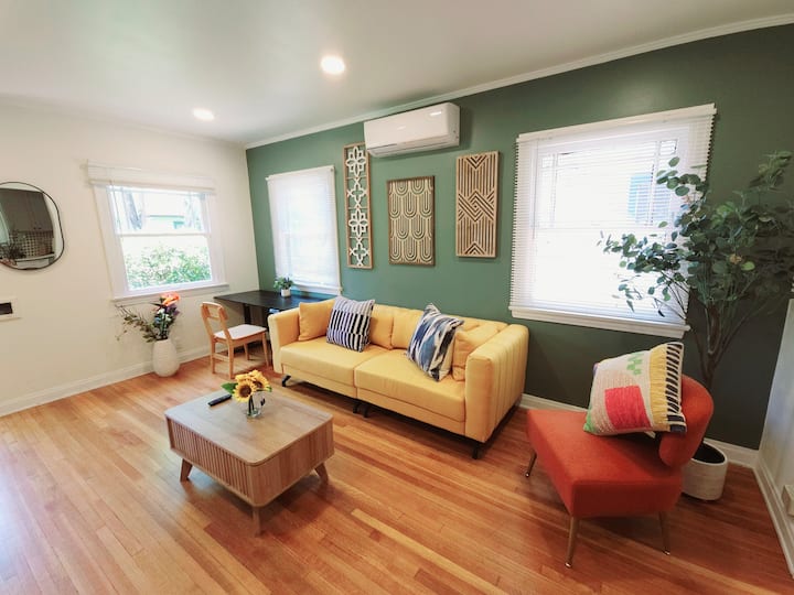 Detached Bungalow House Prime Location King Bed!37 - Altadena, CA