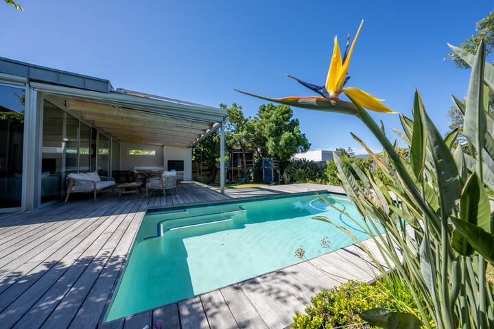 Villa with Pool, Table Mountain View & Kids’ Area gallery image 3