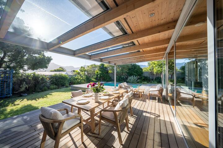 Villa with Pool, Table Mountain View & Kids’ Area gallery image 4