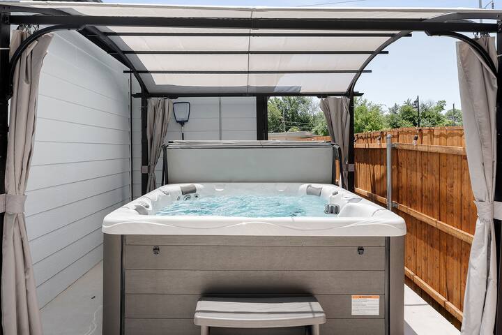 Stockyards Downtown FW Dickies Arena TCU Sleeps 16 gallery image 2