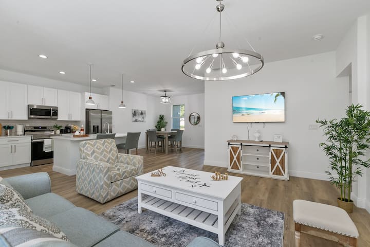 Modern & Spacious 4/2 Home | Great For Groups! - 노스 포트