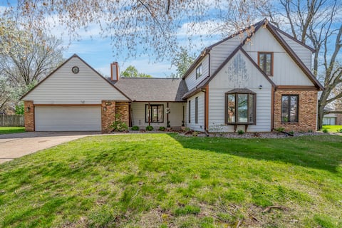 Windsor Crest - Davenport - 5BD Retreat with Backy