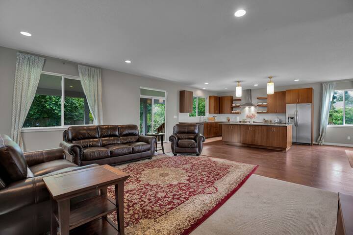 Spacious Getaway in Woodlawn Triangle gallery image 4