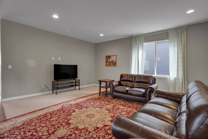 Spacious Getaway in Woodlawn Triangle gallery image 2