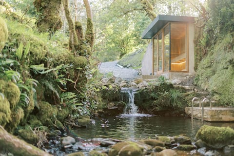 River Cottage Retreat~Sauna~Cold Plunge~Waterfall
