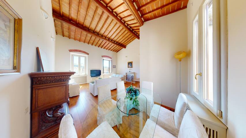 Double View Penthouse gallery image 5