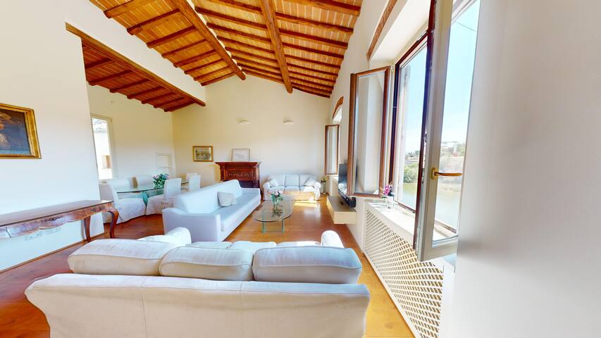 Double View Penthouse gallery image 3