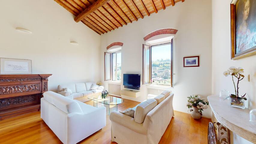 Double View Penthouse gallery image 4