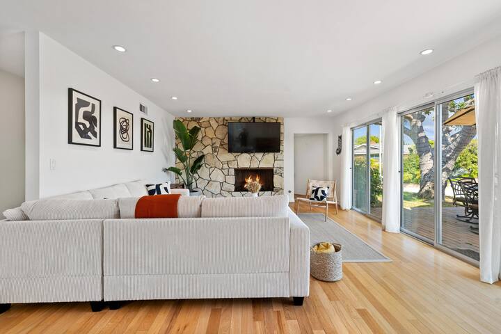 3BR Malibu Oasis – Heated Pool, Sauna & Game Room gallery image 4