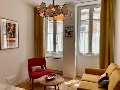 Top Airbnb: A Seventies vibe at the market with a large terrace in La Rochelle