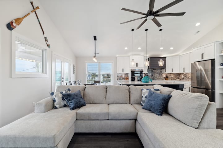 Second Row Beach House With Ocean Views - Kure Beach, NC