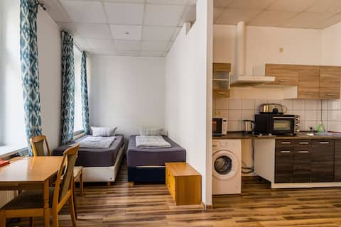 Top Airbnb: Fully equipped-Multilanguage-Railwaystation-by DKN in Neustadt Neuschönefeld