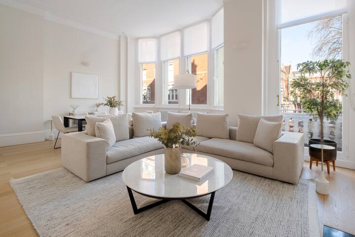 Single level Flat by Harrods with AC and Balcony gallery image 2