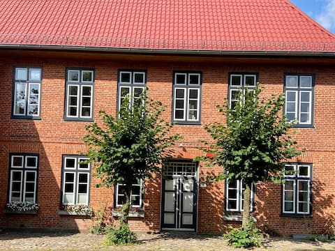 2 floors in a listed rear cottage