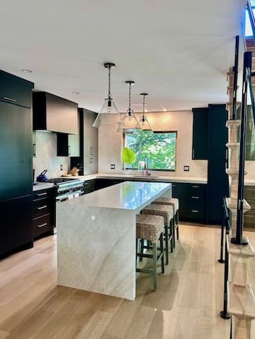 Luxury Charlestown! city home! gallery image 3