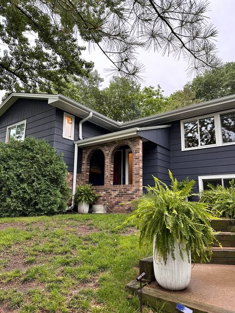 4BR/3BA Home in West Bloomington Suburb