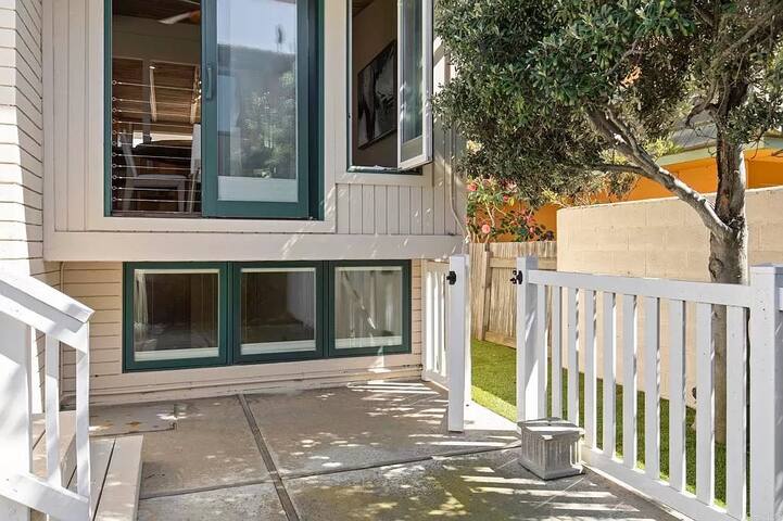 Beach Bungalow – Steps from La Jolla Shores Beach! gallery image 5