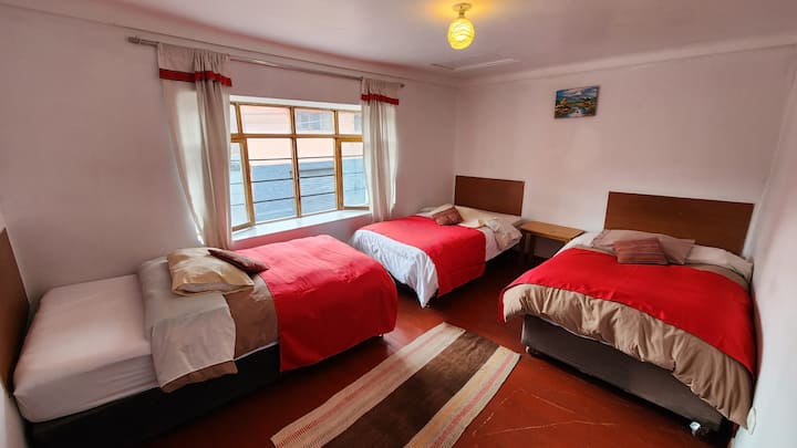 Chambre n°6 avec salle de bain avec salle de bain partagée à l'extérieur de la chambre