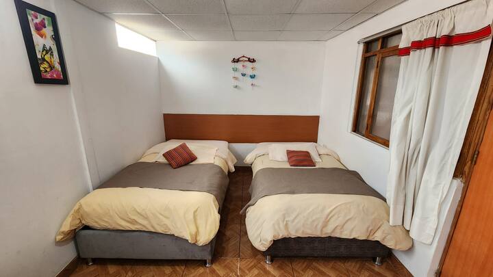 Chambre n°2  avec salle de bain dans la chambre