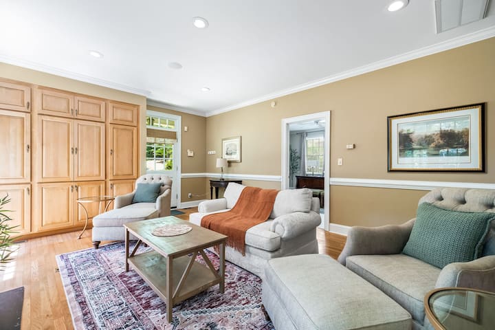 The Cabin - Fire Pit, Pool Table, Spacious - Greensboro, NC