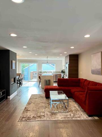 Modern Single-Family Home w/outdoor space + garage gallery image 2