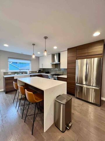 Modern Single-Family Home w/outdoor space + garage gallery image 3