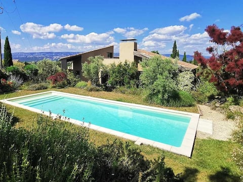 Contemporary and spacious*Private pool *WiFi