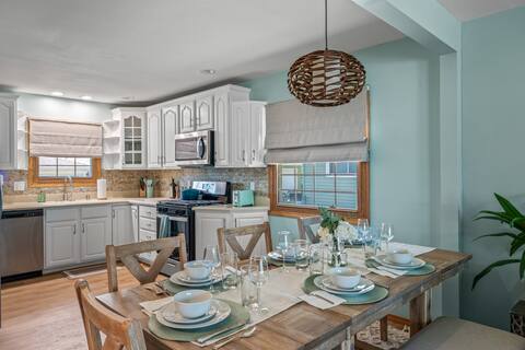2 King Beds, EV charger, Near Lake Michigan