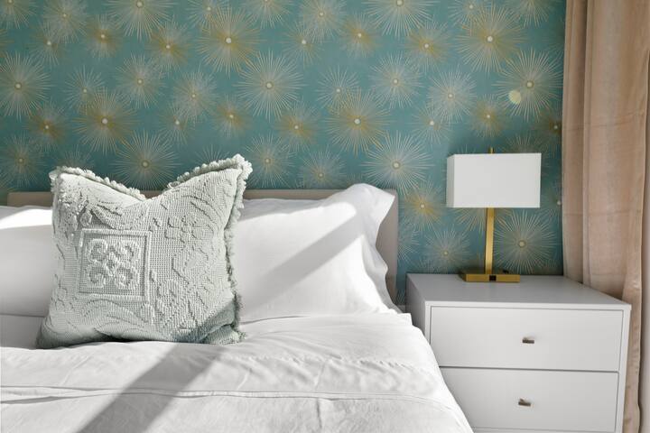 Best Rooftop in Seattle: Space Needle & Lake Views gallery image 5