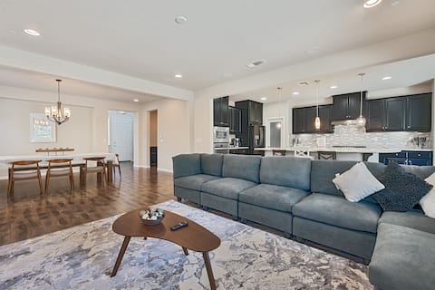 New Listing! Modern 5BD in Elk Grove