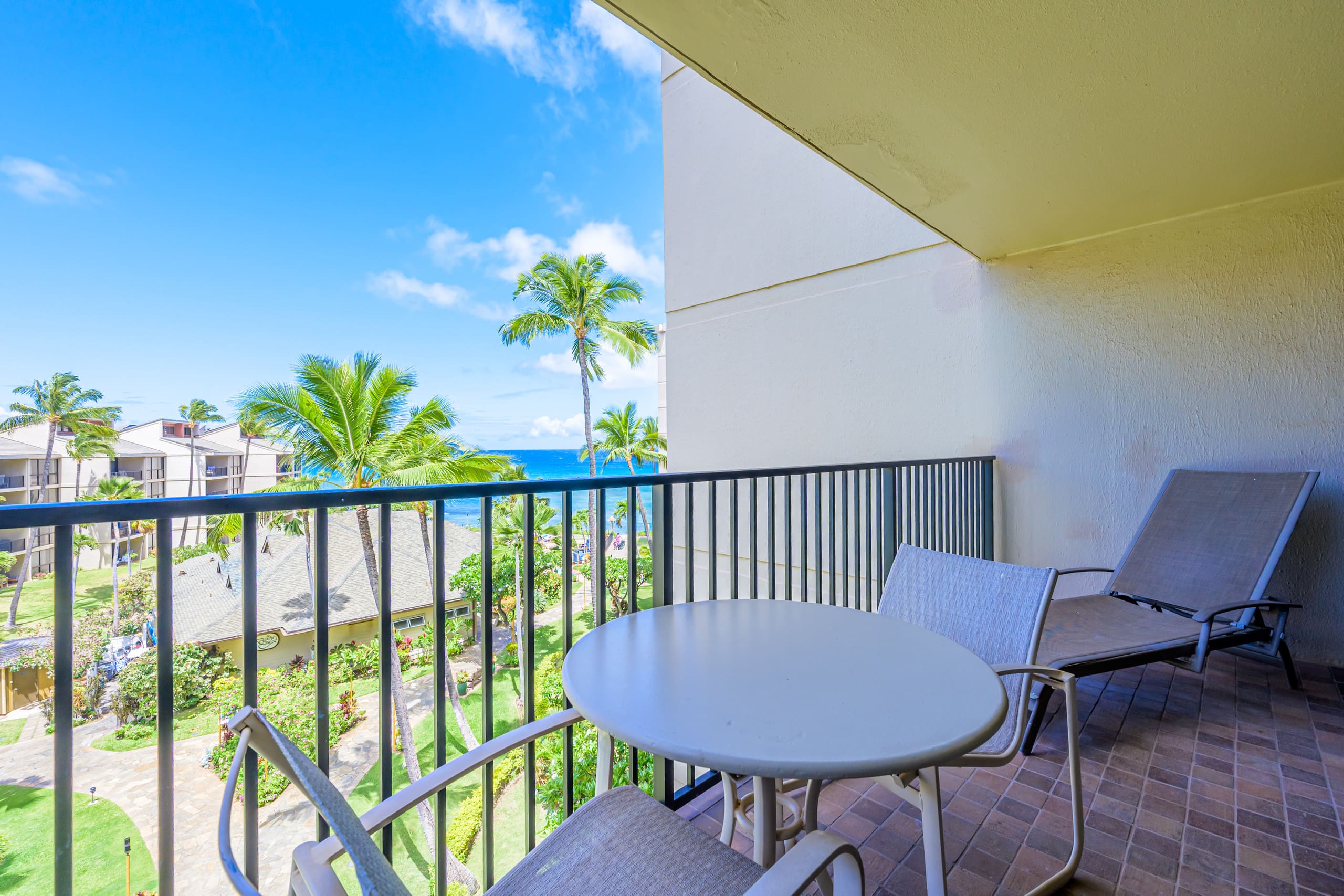 Beachside - Maui Style - Image 14