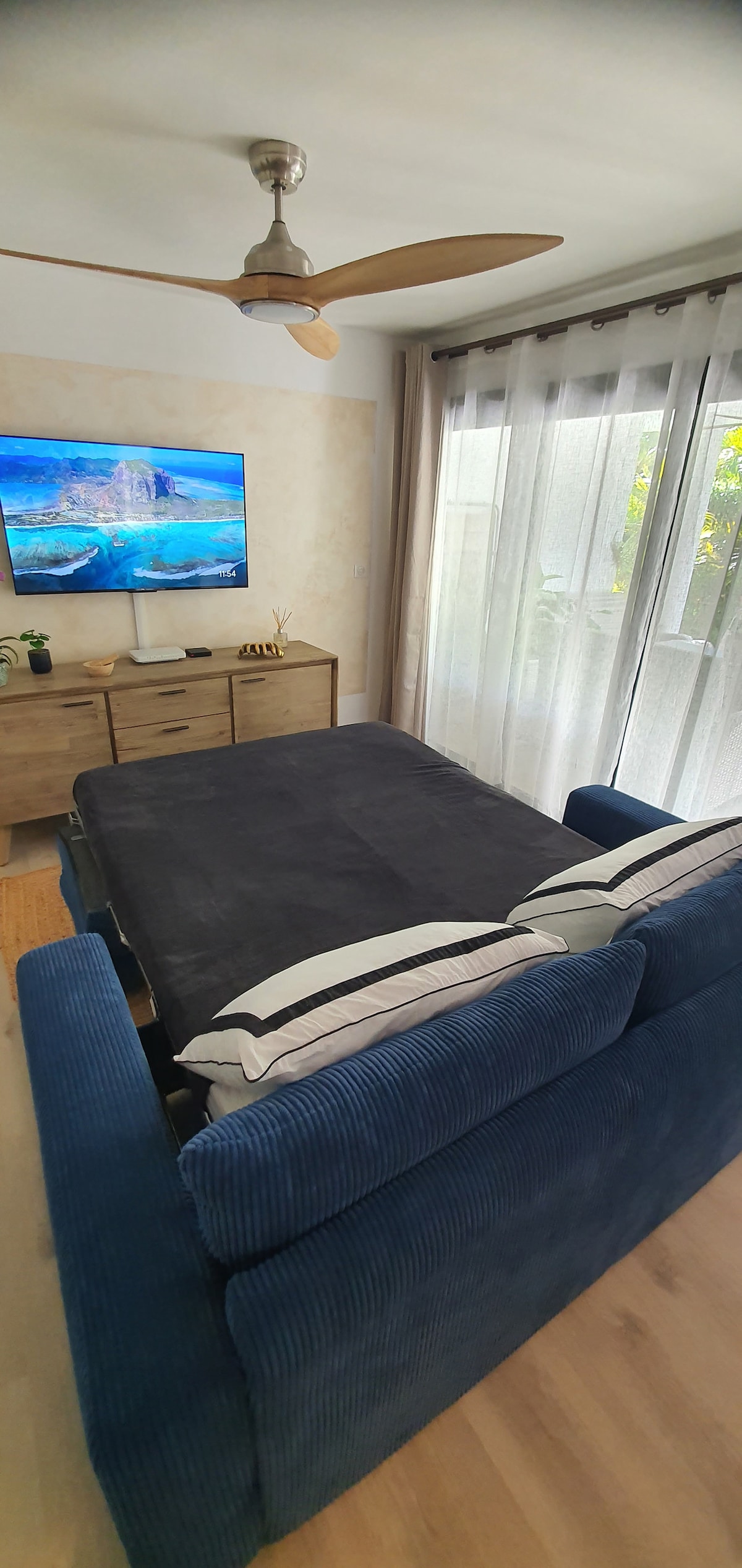 Popular Airbnb listing: The Paille-en-queue at Boucan Canot, sunny 2 bedroom in Saint Paul