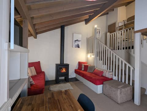 Popular Airbnb listing: Unbeatable Location • Fireplace + Ski Drying Room in Dinner Plain