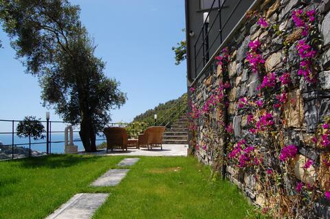 Homes in the green with sea view