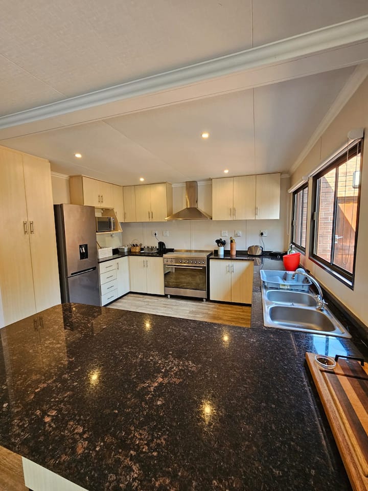 8 Sleeper Self Catering Unit - Port Edward