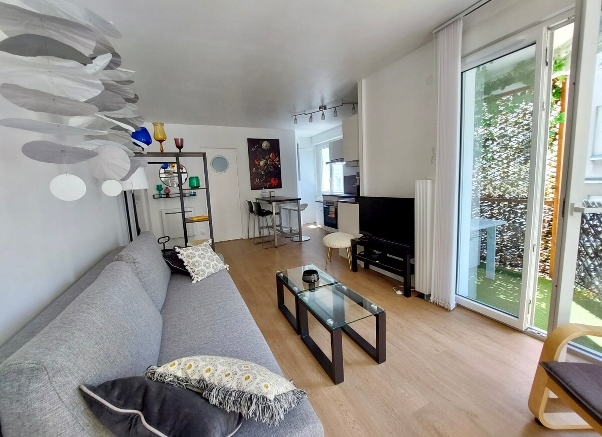 Top Airbnb: Beachfront apartment in Saint Nazaire