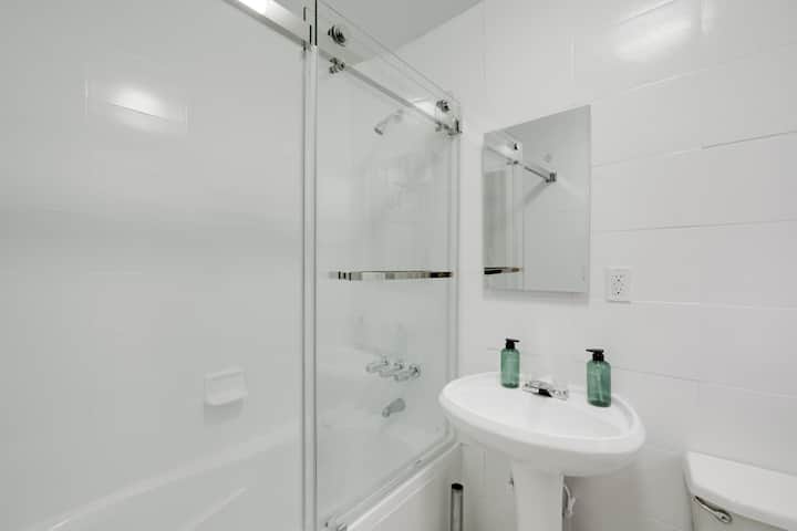 Sleek Urban Studio: Experience Nyc In Bay Ridge - New York