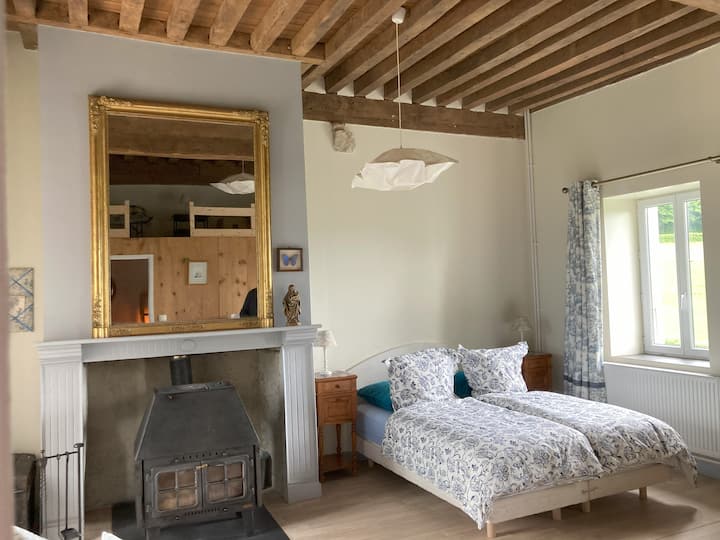 ปริมาณที่สวยงามและเพดานฝรั่งเศสที่ยอดเยี่ยม