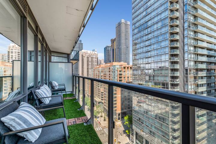 NEW | Luxury Condo | Core DT | UofT | Parking gallery image 5