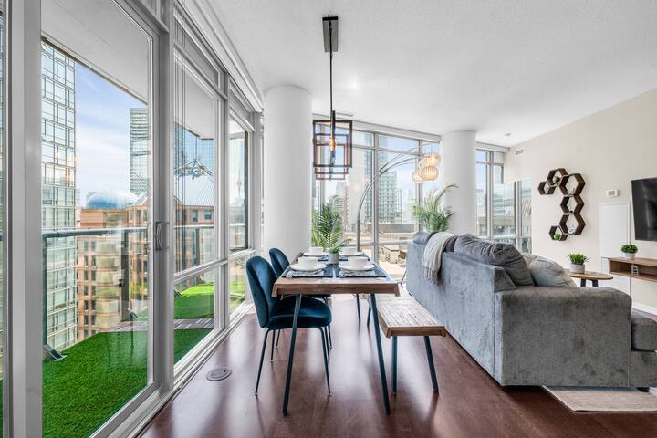 NEW | Luxury Condo | Core DT | UofT | Parking gallery image 2