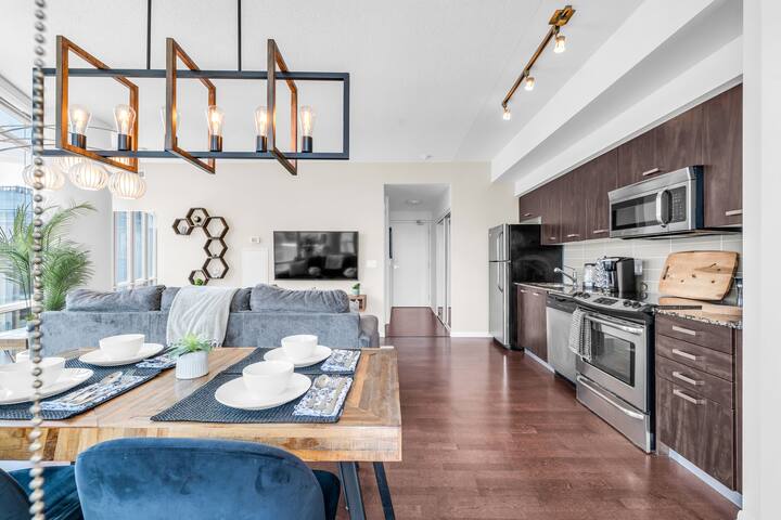 NEW | Luxury Condo | Core DT | UofT | Parking gallery image 4