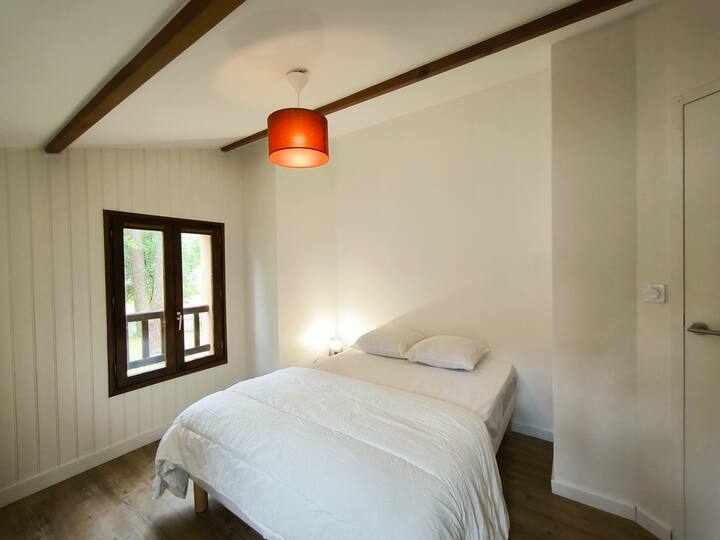 Bedroom with 140*190 cm double bed, dresser