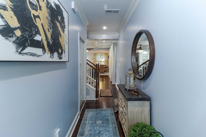 Luxe Atlanta Home W/ King Bed & Yard, Near Parks - Stone Mountain, GA
