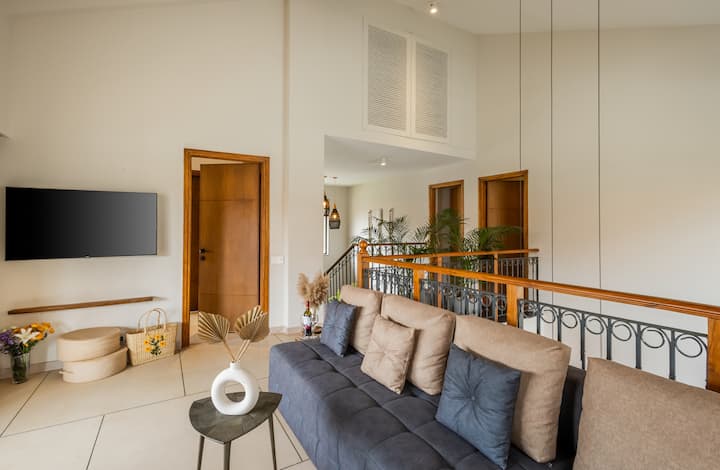 Living room image 7