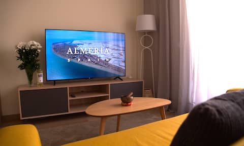 Anuncio de Airbnb popular: Studio with a balcony, 120m from the beach. en Almería