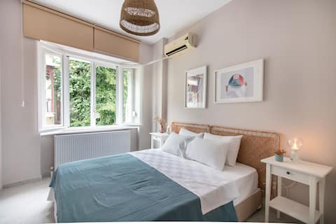 2BR House w/ Island Charm