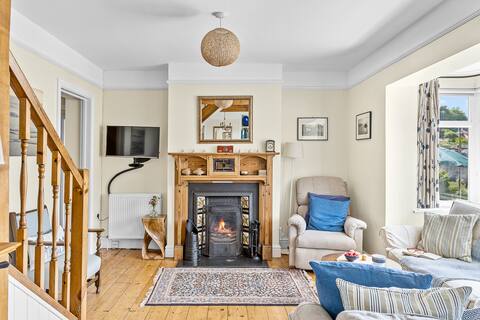 Top Airbnb: 150m to beach - Sea views - Parking - Hope Cove in South Huish