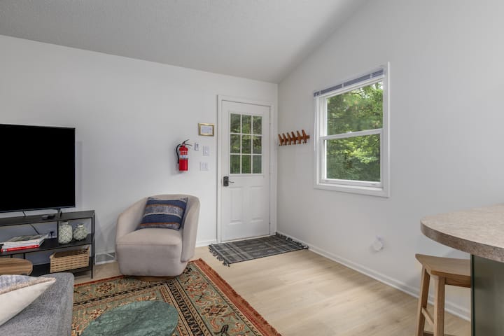 Pet-friendly Retreat, Walk To Downtown - Saugatuck, MI